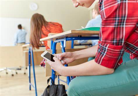Finland restricts use of mobile phones during school day