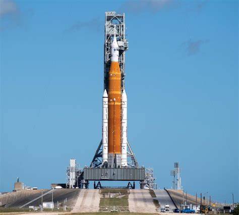 NASA cuts SLS and Orion in favor of "more cost-effective commercial systems