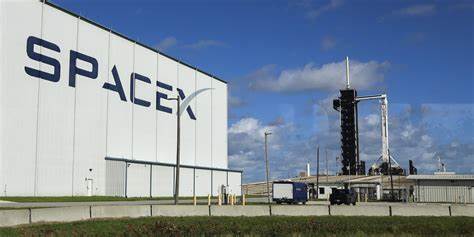 Musk Says SpaceX Revenue Will Near $16 Billion in 2025