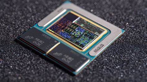 Intel's Lunar Lake intricacies revealed in new high-resolution die shots