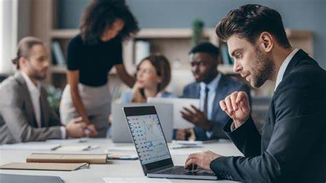 I’m a Financial Expert: 6 Smart Ways To Build Wealth If You Just Started Your Career