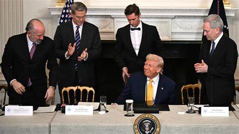 WLFI-Projekt löst im Vorfeld von Trumps Krypto-Gipfel Spekulationen aus