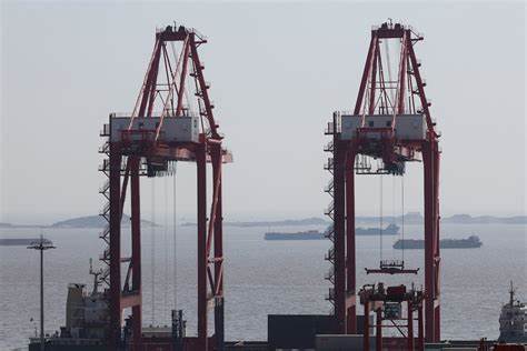 As trade talks begin, Chinese exporters prepare to get goods moving to US again