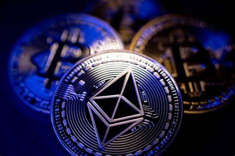 Bitcoin, Ethereum Muted, Dogecoin Dips After Q1 GDP Contraction: Analyst Foresees BTC's Rally To $114,000 If It Breaks This Ceiling