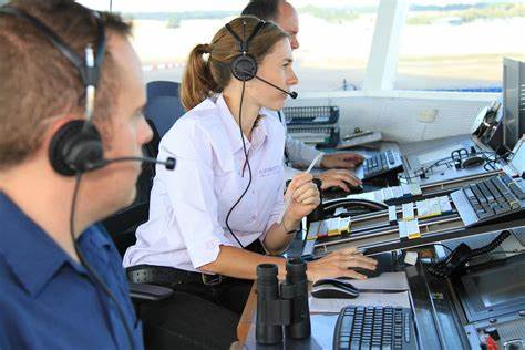Air traffic controllers couldn't see or talk to planes in Newark failure