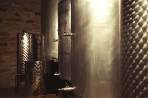 The global and sustainable lives of wine barrels