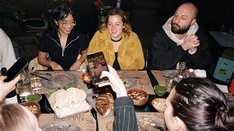 Friends With Benefits Social Club setzt auf Krypto und Vibes – The New York Times

