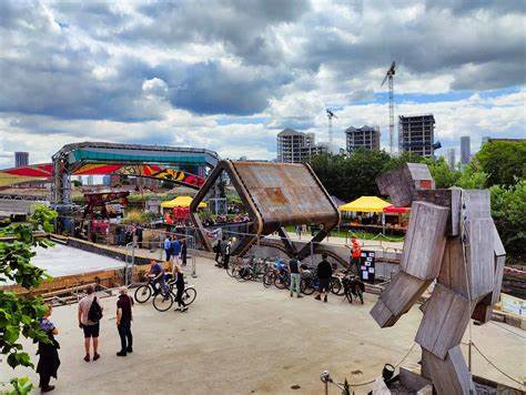 Cody Dock Rolling Bridge [video]