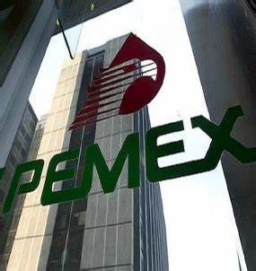 Pemex Eyes Job Cuts to Save $540 Million Via Restructuring
