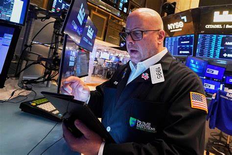 Stock market today: S&P 500 notches 6-day win streak, Dow, Nasdaq rise as Wall Street shakes off Moody's downgrade