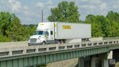 J.B. Hunt In Gridlock: Strike And Sky-High Valuation Slow The Path Forward