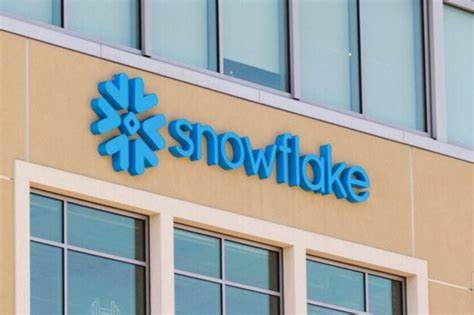 Snowflake Is an Analyst ‘Favorite’ Ahead of Earnings. The Stock Is Up 18% This Year