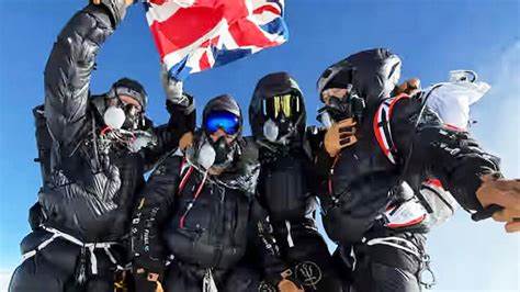 They Inhaled a Gas and Scaled Everest in Days. The Future of Mountaineering?