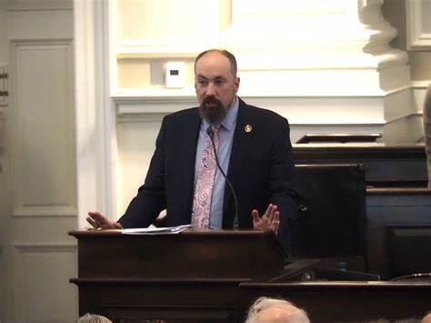 New Hampshire House passes slimmed-down budget, as Ayotte vows to restore some cuts