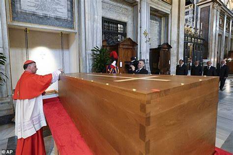 Designers Do a Double Take at the Lettering on Pope Francis' Tombstone
