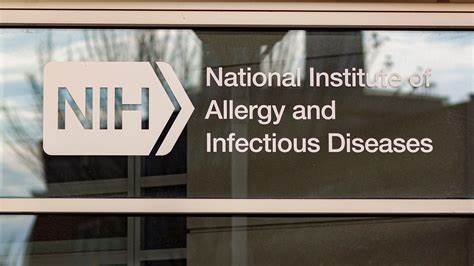 Trump Team's $500M Bet on Old Vaccine Technology Puzzles Scientists