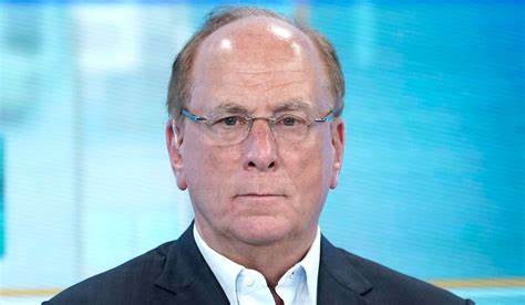BlackRock CEO Issues Stark Warning as Bitcoin Charges Towards £1 Trillion Milestone