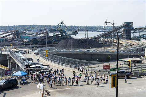 A port strike has already hit Canada as the U.S. braces for its own massive walkouts - Yahoo! Voices