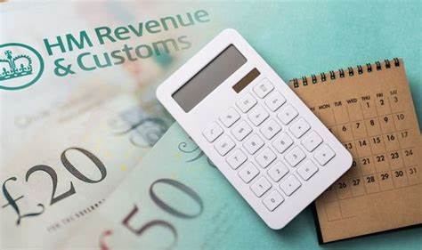 Frist für die Steuererklärung: HMRC wird in diesem Jahr NICHT auf Bußgelder für verspätete Zahlungen verzichten, sagen Experten voraus – Das ist Geld
