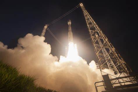 Satellite launches on mission to "weigh" the 1.5T trees