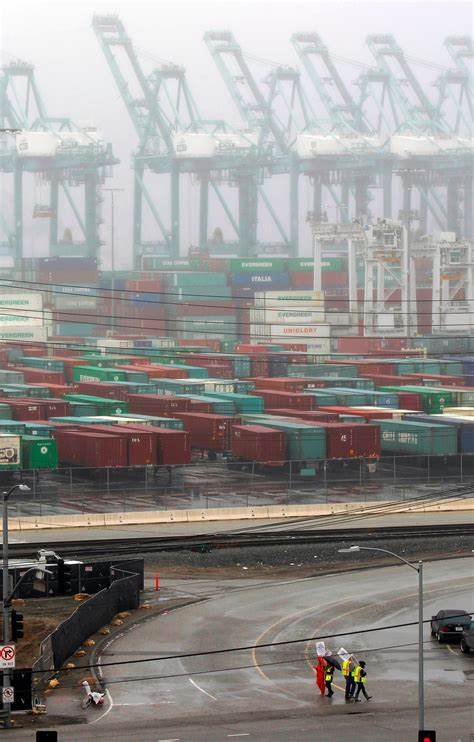 Port strike poses threat to small businesses: 'Could very well just shut us down' - Fox Business