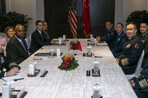 US defense secretary circumvents the official communications equipment