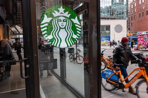 Starbucks Is Set To Report Earnings, in Test of Turnaround Plan's Progress