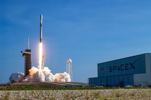 We Should Immediately Nationalize SpaceX and Starlink