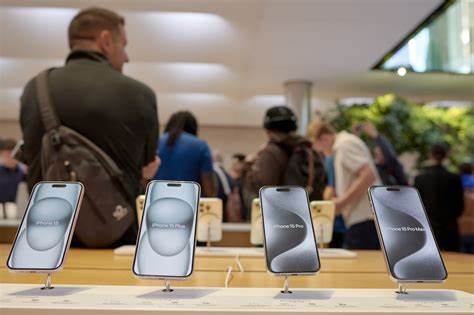 Analyst Warns Apple (AAPL) To Be ‘First’ To Feel Consumer Slowdown Impact