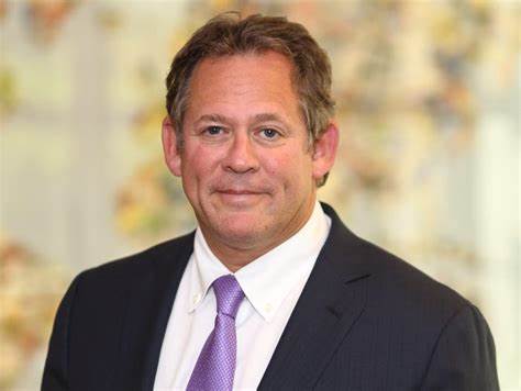 2 trades BlackRock bond chief Rick Rieder told us he's making to help generate almost 7% yield
