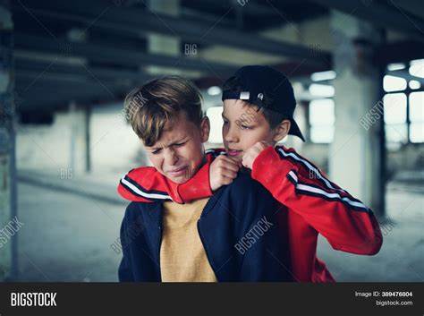 Attacked by Thugs (2004)