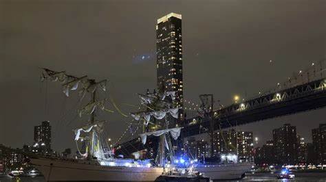 Mexican Navy ship crashes into Brooklyn Bridge leaving two people dead