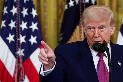 Donald Trump Warns Fed: Slash Rates or I’ll “Force Something” – Powell’s Job Still Safe