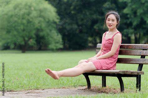Young Chinese women have small hands