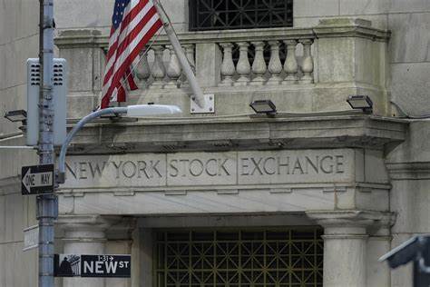 UnitedHealth's struggles dragged down the major Wall Street indexes. Here's what went wrong