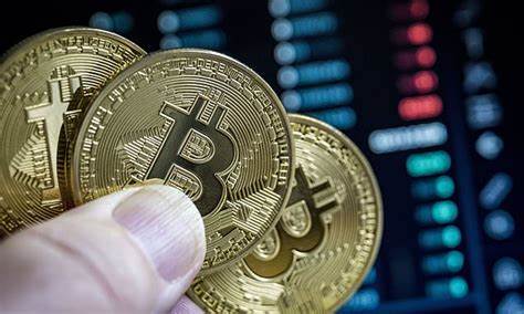 Man who lost £150,000 in cryptocurrency scam by woman he thought he was in a relationship with - Daily Mail