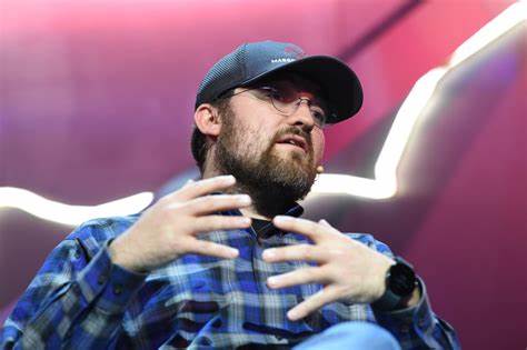 Charles Hoskinson Backs Ripple Over Coinbase in Circle Takeover Battle