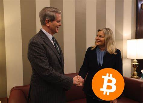 Sen. Lummis Backs Treasury Nominee Bessent for Strategic Bitcoin Reserve Push