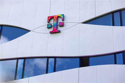 Deutsche Telekom Lifts Guidance After Revenue Beats Market Expectations