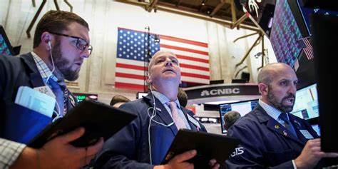 US stocks end higher. S&P 500 extends win streak to four days as consumers keep spending