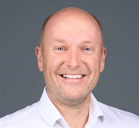 FX week in review: XTrade license pulled, Jonathan Brewer returns, Saxo volume low, Robinhood buys crypto exchange - FX News Group