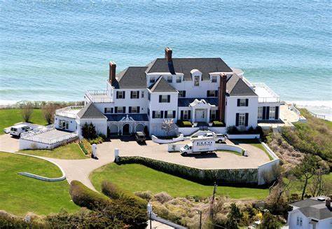 Taylor Swift Plans To Expand Rhode Island Mansion To Make It Her Permanent Residence With Travis Kelce. Here's A Look At Her Portfolio - Yahoo Finance