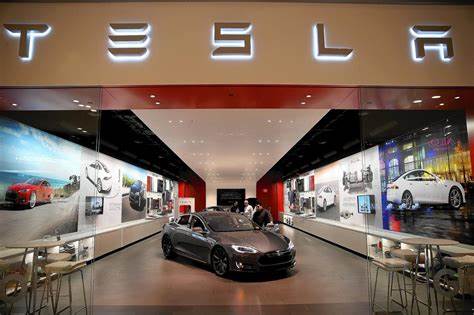 Tesla ist ein Autokonzern, der weiterhin als etwas anderes erscheint
