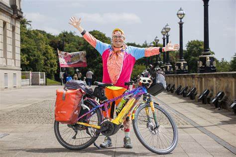Timmy Mallet completes cycle around Ireland