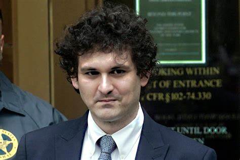 Sam Bankman-Fried wurde wegen seiner Rolle beim Zusammenbruch der Krypto-Börse FTX zu 25 Jahren Gefängnis verurteilt – CBS News
