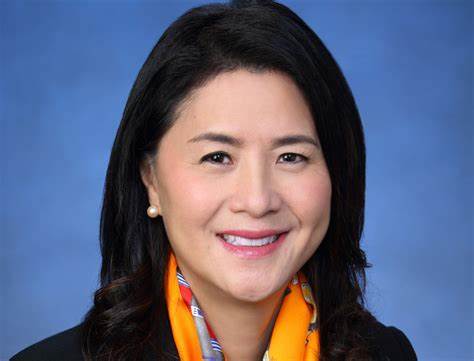 UBS’s Amy Lo Says Asian Wealthy Clients Shift From U.S. Dollar to Bitcoin, Gold, and Chinese Assets