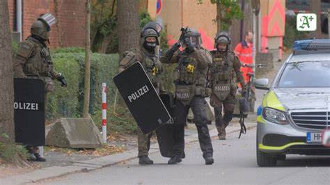 SEK-Einsatz in St. Georg: Polizei stürmt Hotel
