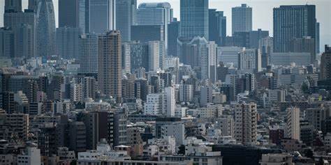 Japan Bonds Draw Weak Demand as Rise in Superlong Yields Sparks Concern