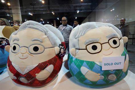 Berkshire investors anticipate new era as Buffett hands over baton