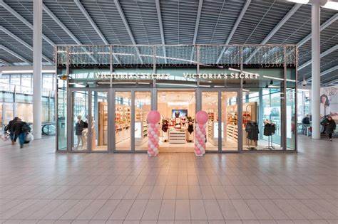 Victoria's takes down its website after a security incident